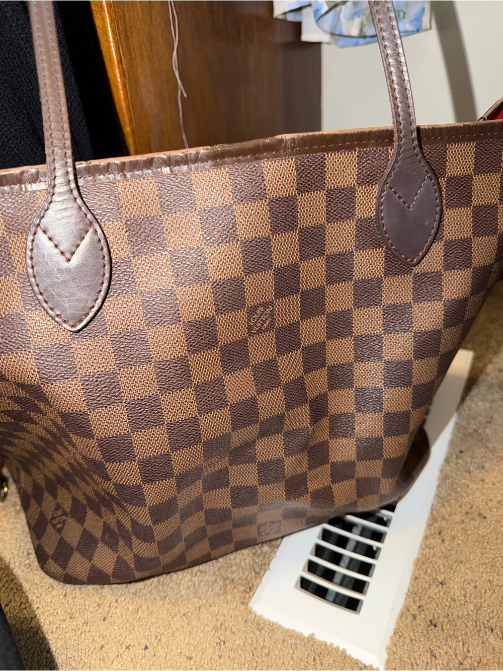 damier never full
Pictured are signs of wear great bag and tons of space - Picture 3 of 5